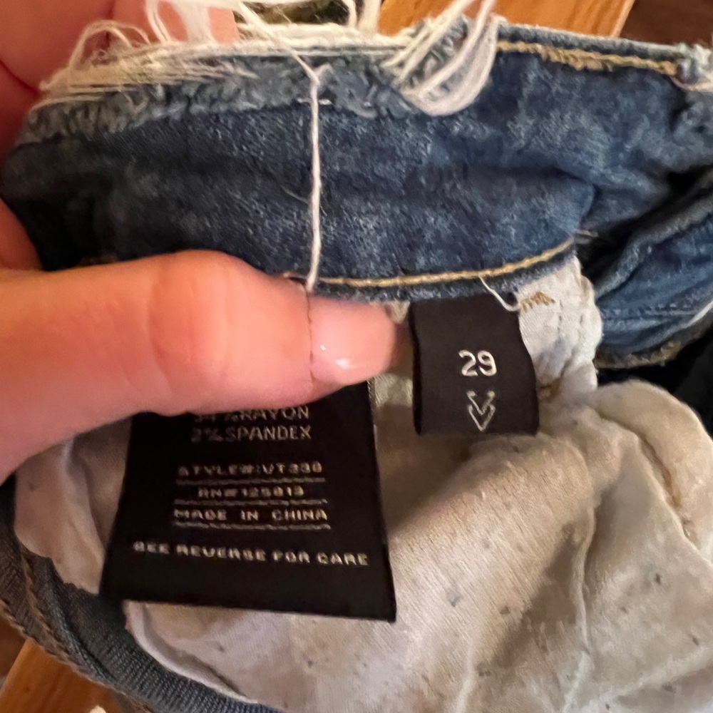 Vervet Distressed Jeans - Picture 4 of 4